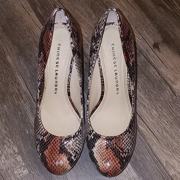 Chinese Laundry Move Over Faux Snakeskin Platform Heel - Picture 4 of 5